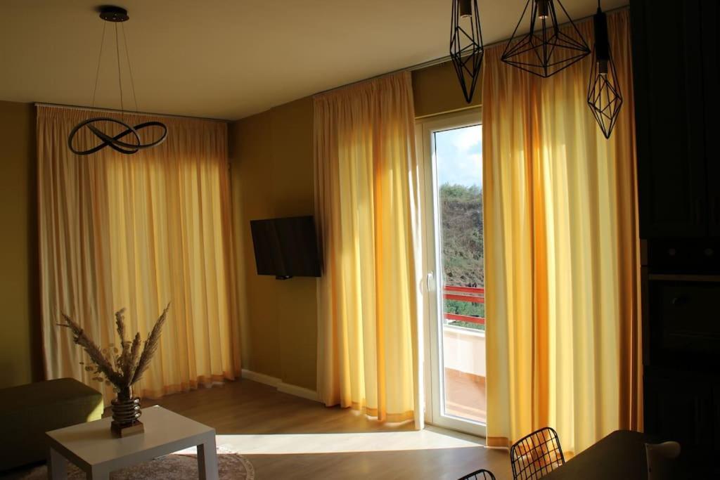Apartment Sunny Overlooking *