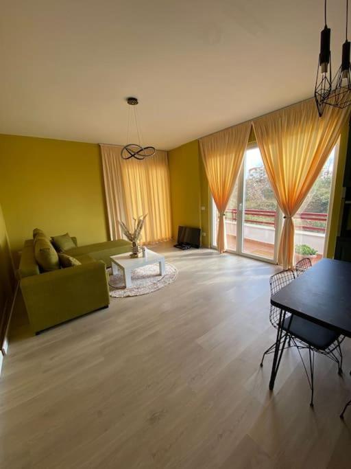 Sunny Overlooking Apartment